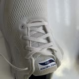 Skechers Beyaz Olan Ayakkabının Yalı Spor Temizleme Spreyi Yüzünden Sararması