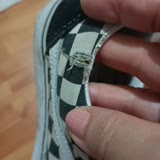 VANS shoes are torn, the customer service did not replace it