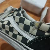 VANS shoes are torn, the customer service did not replace it