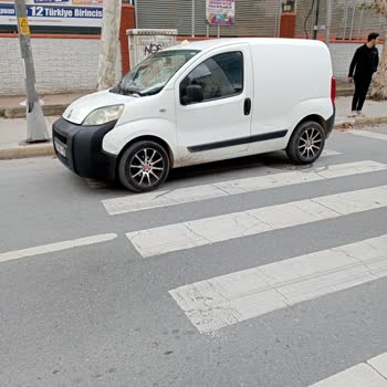 Emniyet Genel Müdürlüğü Yaya Geçidine Park