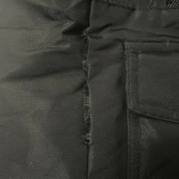 Jack & Jones Refuses the Winter Coat That Ripped Along the Seamline