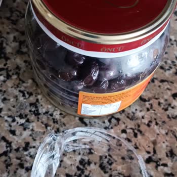 Öncü Salça Zeytin Kutusu İçinden Canlı Örümcek Çıktı!