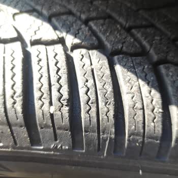 Bridgestone Lastikte Çatlaklar Oluştu