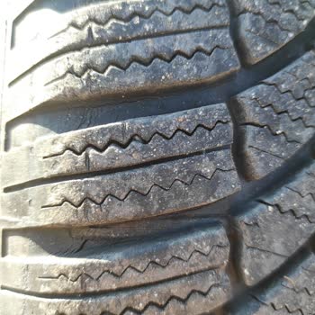 Bridgestone Lastikte Çatlaklar Oluştu