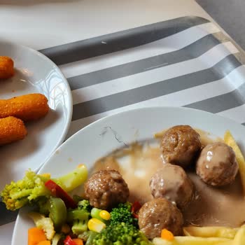 IKEA Yemekten Yabancı Cisim Çıktı