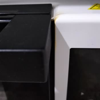 Arçelik Mf 30 Qbb Mini Fırın  duman Çıkan Yerlerinde Sarartılar Oluştu