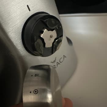 Karaca Stand Mikser KE-SM1601 Resmen Dökülüyor!