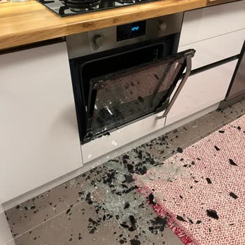 Samsung Fırının Camı Yaralamaya Sebebiyet Verebilecek Şekilde Patladı