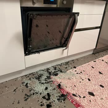 Samsung Fırının Camı Yaralamaya Sebebiyet Verebilecek Şekilde Patladı