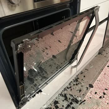Samsung Fırının Camı Yaralamaya Sebebiyet Verebilecek Şekilde Patladı