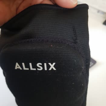 Decathlon'dan Alınan Voleybol Dizliği 1 Saatte Yırtıldı