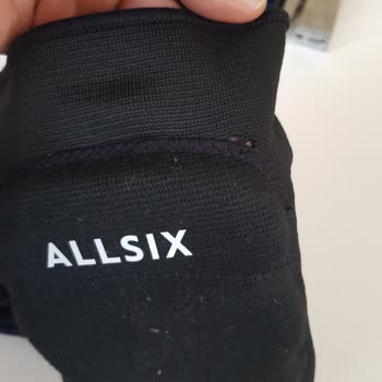 Decathlon'dan Alınan Voleybol Dizliği 1 Saatte Yırtıldı