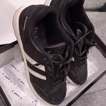 Ankara Kentpark, FLO, Kinetix Ayakkabının Tabanında Oluşan Çatlaklar.