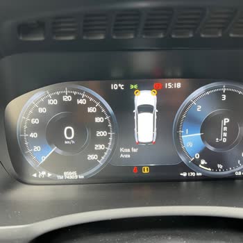 Volvo XC90'da Kronik Far Çatlaması Ve Servis Sorumsuzluğu