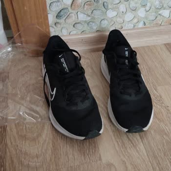 Nike Ayakkabı Yırtılması Ve Koku Yapması