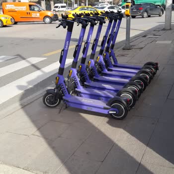 Ankara Beşevler Kavşağında Yaya Kaldırımı Mı, Beam Scooter Parkı Mı?