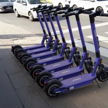 Ankara Beşevler Kavşağında Yaya Kaldırımı Mı, Beam Scooter Parkı Mı?
