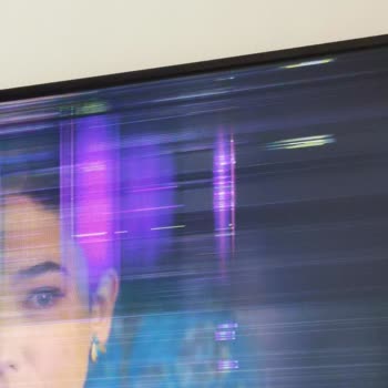 Vertical And Horizontal Lines Diverge On Toshiba TV Screen - Xolvie