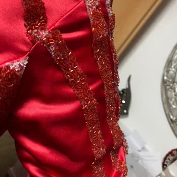Das von Melike Cengel Bridal bestellte Brautkleid wurde mit mehreren Mängeln geliefert