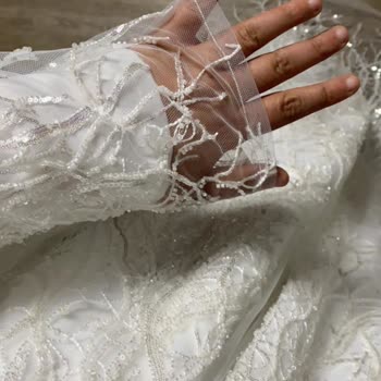 Das von Melike Cengel Bridal bestellte Brautkleid wurde mit mehreren Mängeln geliefert