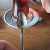 Mado'da Kirli Bardak Ve Çay Kaşığı İle Servis Yapılıyor