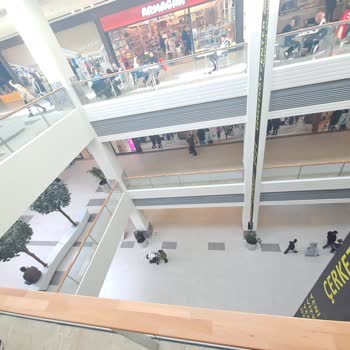 Çerkezköy Center AVM Orta Alanında Bulunan Boşlukta Ağ Sistemi Mevcut Değildir