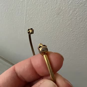 Alexander Mcqueen Bileklik Karardı, Kalitesiz Malzeme, Dünya Para...