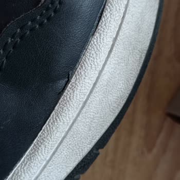 FLO Ayakkabı Mağazasından Aldığım Adidas Marka Ayakkabı 3 Ayda Derisi Çatladı