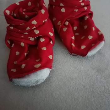 Ella Bonna Kırmızı Patikler Çok Erken Açıldı