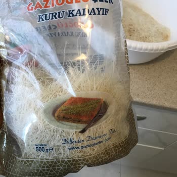 Gazioğlüçler Kadayıf Paketinde Ağır Koku Ve İçinden Çıkan Değişik Parçalar