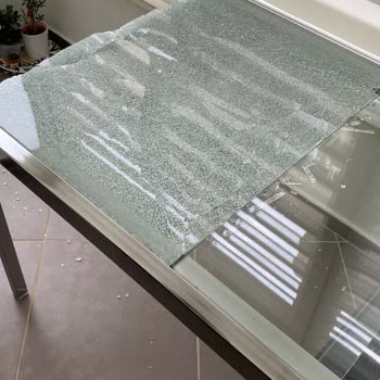 IKEA Cam Masa Kırılması