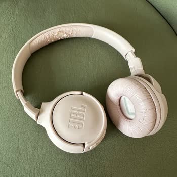 JBL Marka Kulaklığım Dökülüyor