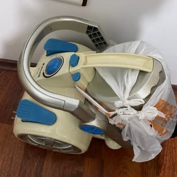 Arçelik Süpürgemin Toz Haznesi Kapağı Kırıldı