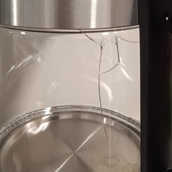 Migros Kiwi Marka Cam Çay Makinesi İlk Kullanımda Çatladı