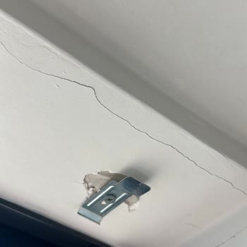 Kaya Stor Perde Montajı Hatası Yapıldı Ve Hatalarını Düzeltmiyorlar