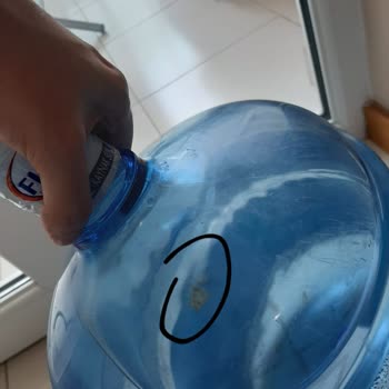 Florist Su Damacananın İçinde Parça Parça Pislikler Vardı!