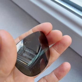 Rayban Garantisi Bile Bitmeden Noktalar Şeklinde Çizilen Güneş Gözlüğü