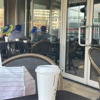 Starbucks Coffee Masa Kirliliği