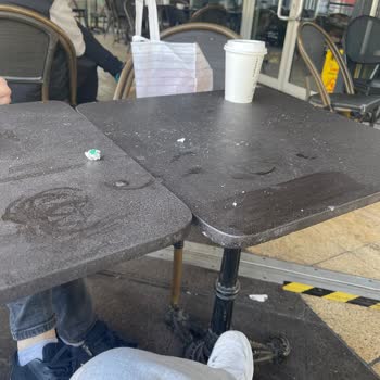 Starbucks Coffee Masa Kirliliği