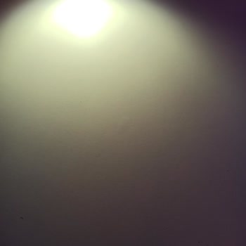 Bellona Yemek Masası Ortasında 1cm Çapında Kabarma Var.