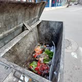 Şok Marketler Sağlam Ürünleri Çöpe Atıyor!
