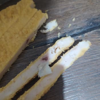 Erpiliç Şinitzelin İçerisinden Plastik Madde Çıktı