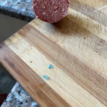 Torku Sucuk İçinden Çıkan Plastik