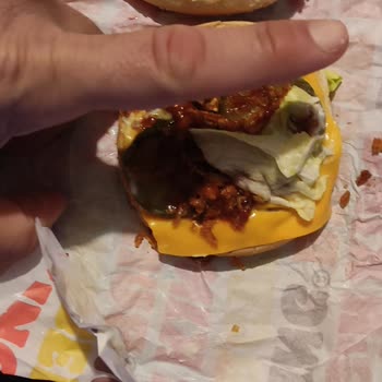 Burger King'in Bozuk, Bayat Ve Serçe Parmağım Boyutunda Hamburgerleri!