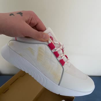 Hummel Refuses to Return Faulty Shoes