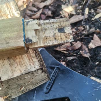 İzeltaş Balta Sapı Kırılıyor