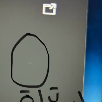 Asus Laptopunun Arkasında Dur