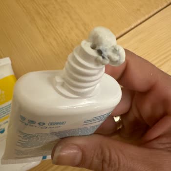 Cosmed Dry Touch Güneş Kremi Küflü