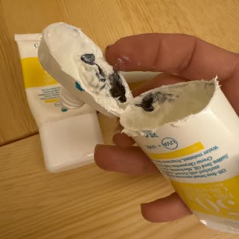 Cosmed Dry Touch Güneş Kremi Küflü