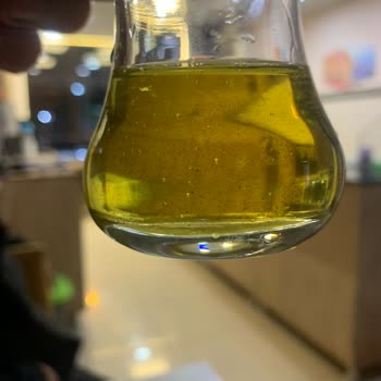 Black Bruin İçinde Kum Tanelerine Benzeyen Şeyler